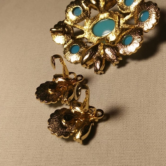 Vintage Sarah Coventry Hanging Charm & Earring Set - Picture 6 of 10